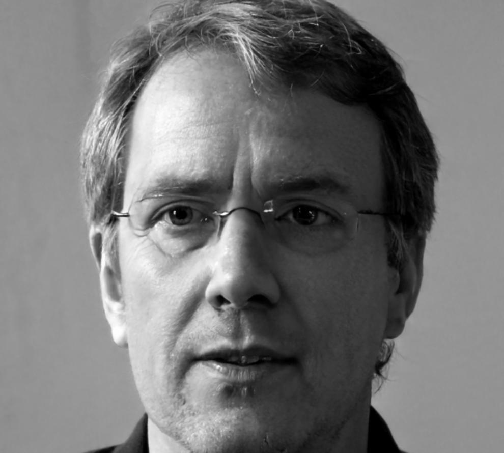 Ritratto di Edmondo Ferragni, docente senior di illuminazione studio